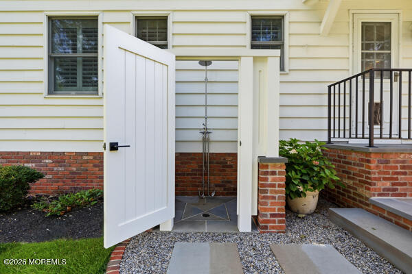 9 Buttonwood Drive Shrewsbury Boro NJ 07702