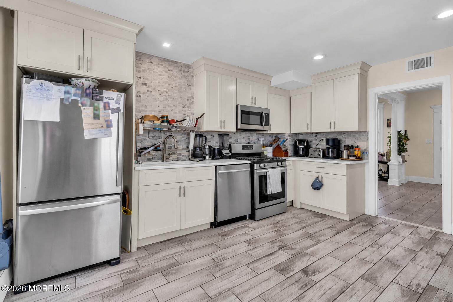 27 Oakwood Place Keansburg NJ 07734