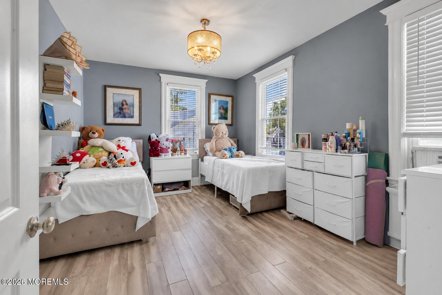 27 Oakwood Place Keansburg NJ 07734