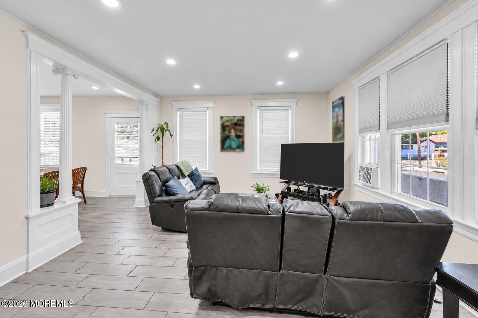 27 Oakwood Place Keansburg NJ 07734