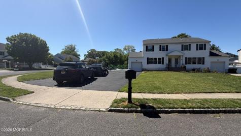 8 Bonnie Drive Middletown NJ 07748