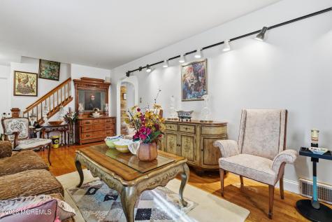 274 Michael Avenue Oakhurst NJ 07755