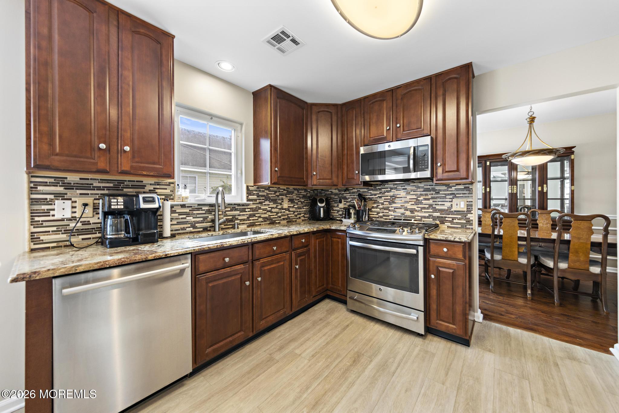 21 Schoolhouse Lane Lakewood NJ 08701