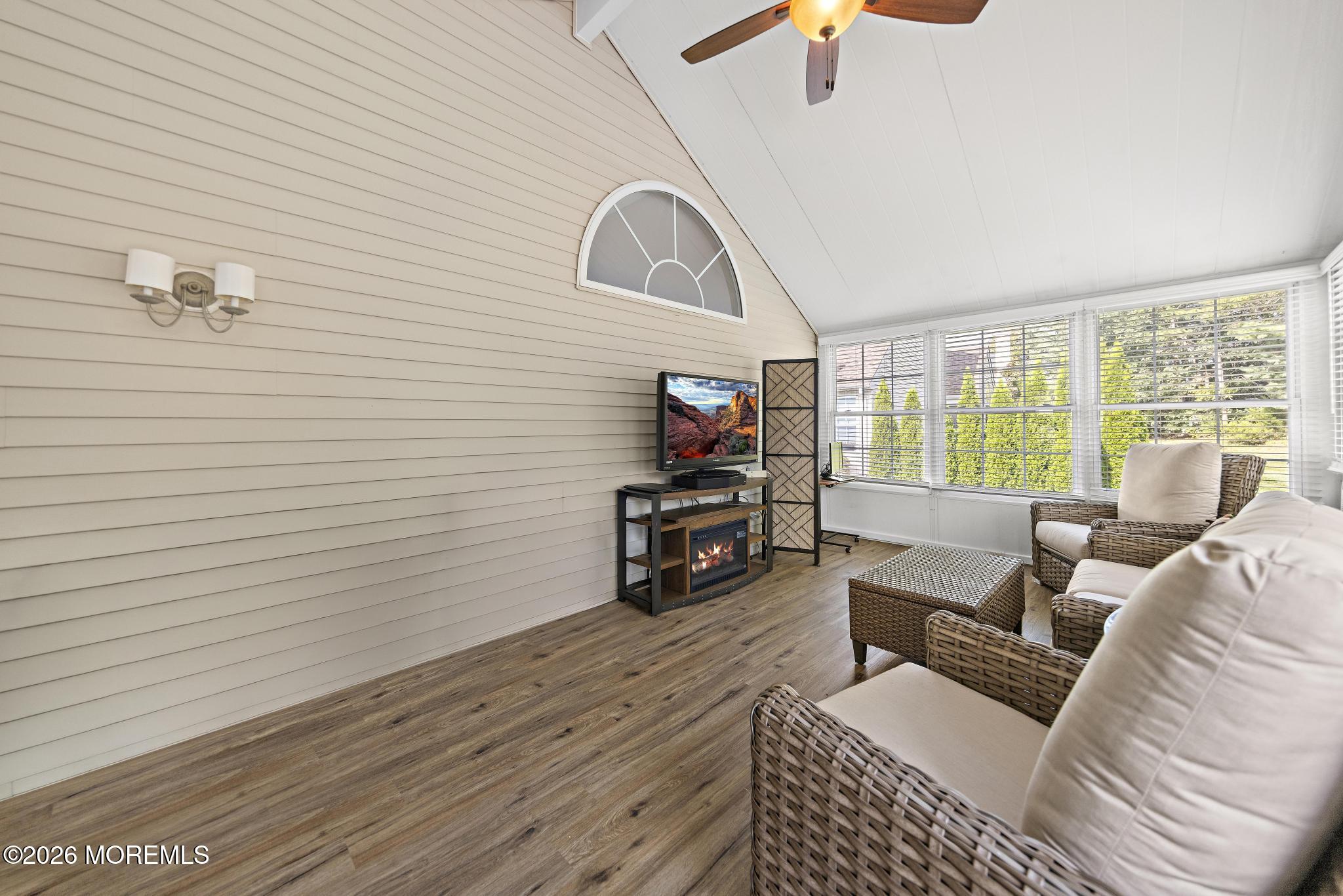 21 Schoolhouse Lane Lakewood NJ 08701