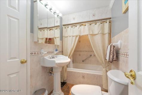 228 Red Hill Road Middletown NJ 07748