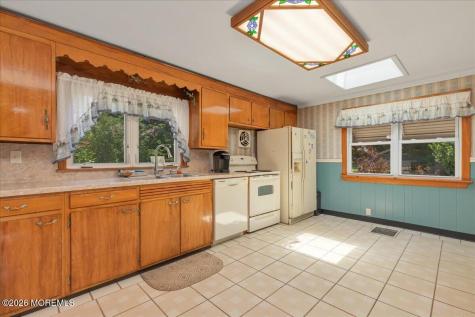 228 Red Hill Road Middletown NJ 07748