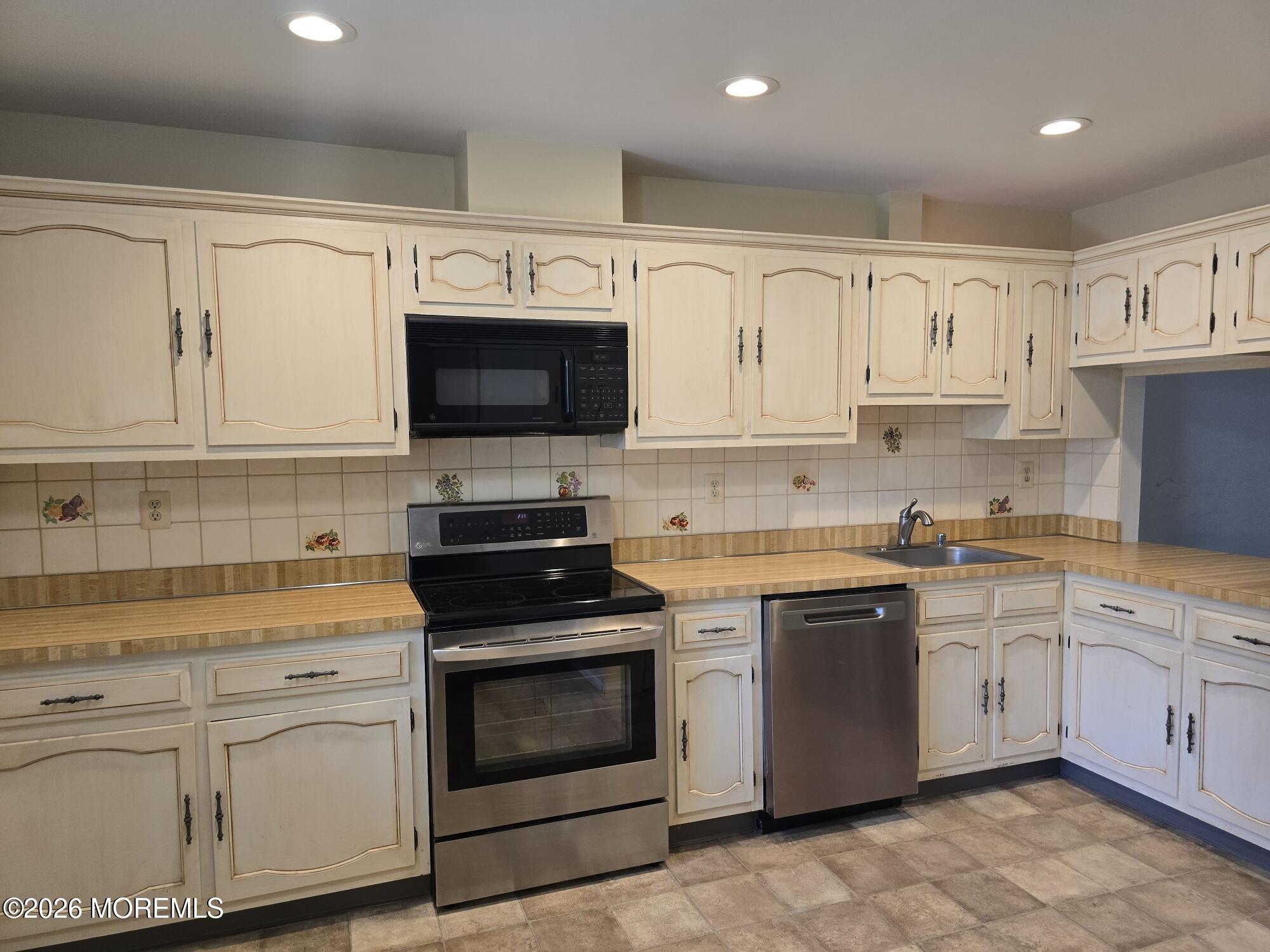208 Covered Bridge Boulevard Manalapan NJ 07726