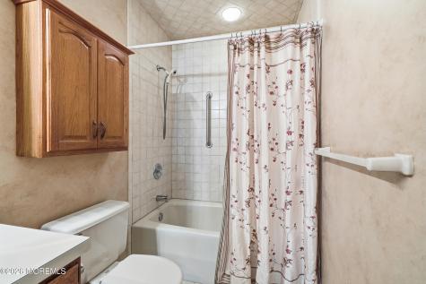 237 Ravenswood Road Englishtown NJ 07726