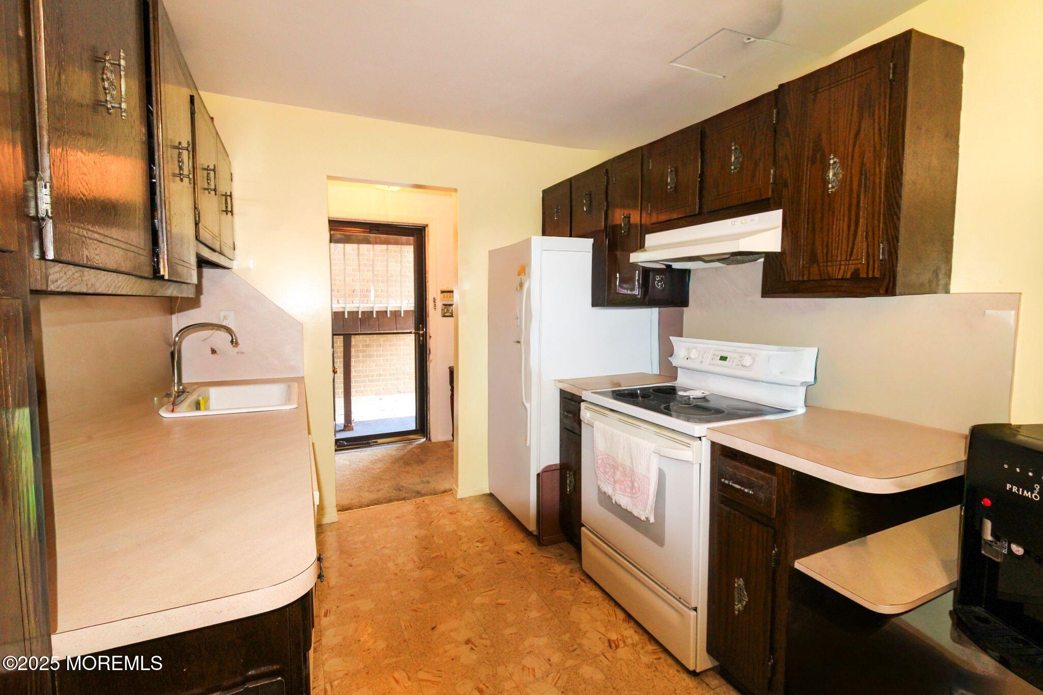 24 Meadow Green Circle Manalapan NJ 07726