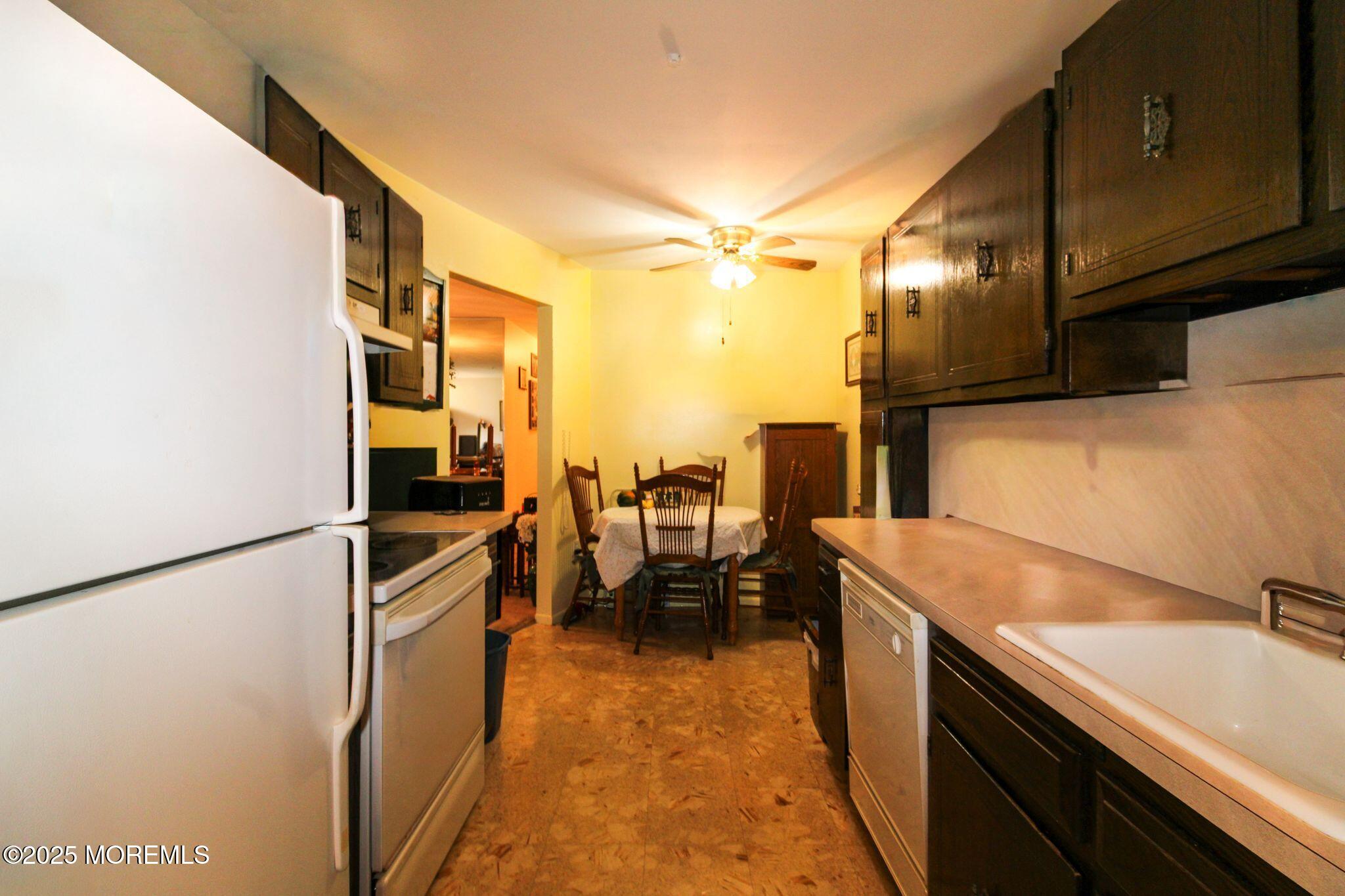 24 Meadow Green Circle Manalapan NJ 07726