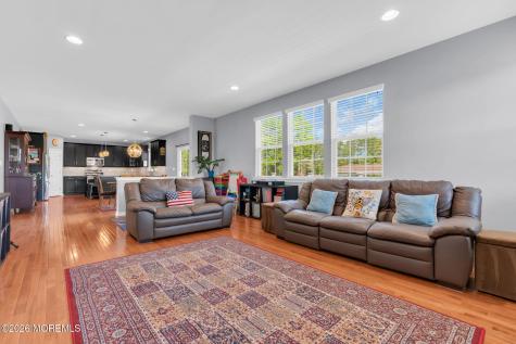 8 Parkside Drive Jackson NJ 08527