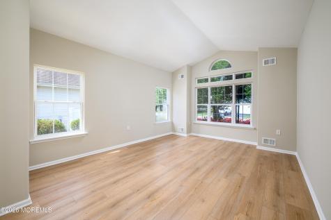 43 Rochford Drive Manchester NJ 08759