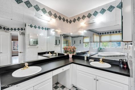 10 Ivy Lane Manalapan NJ 07726