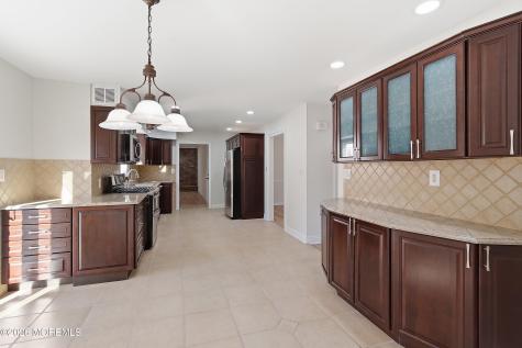 7 Shire Way Middletown NJ 07748