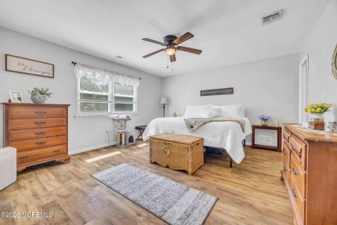 62 Warren Place Middletown NJ 07748