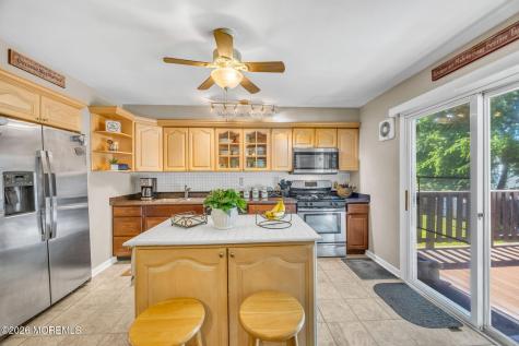 62 Warren Place Middletown NJ 07748