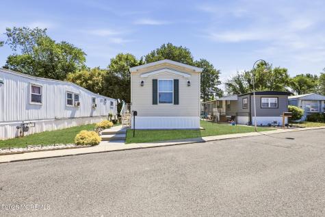 40 Locust Grove Hazlet NJ 07730