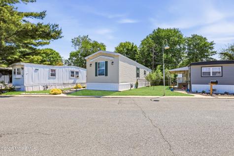 40 Locust Grove Hazlet NJ 07730