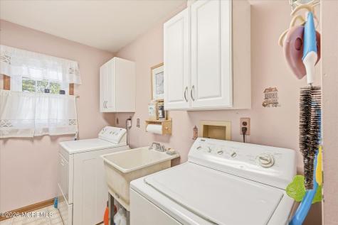 5 Mccaffery Road Manalapan NJ 07726