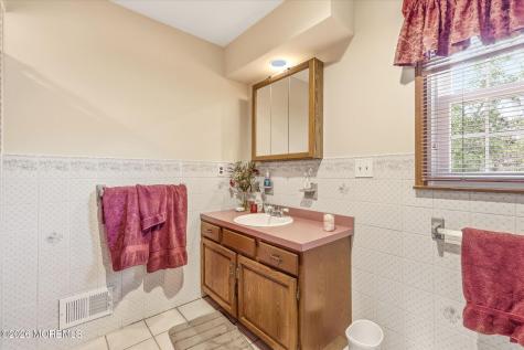 5 Mccaffery Road Manalapan NJ 07726