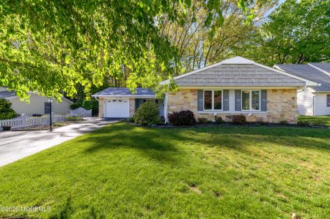 33 Imperia Place Aberdeen NJ 07747