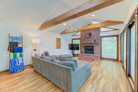 33 Imperia Place Aberdeen NJ 07747