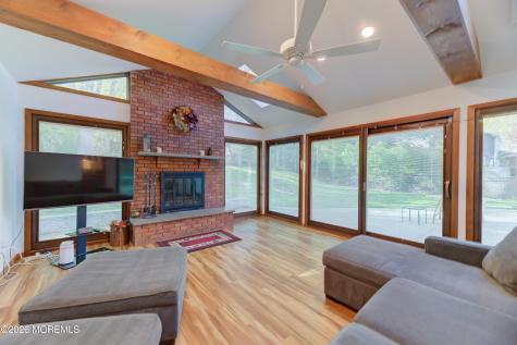 33 Imperia Place Aberdeen NJ 07747