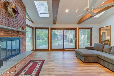 33 Imperia Place Aberdeen NJ 07747