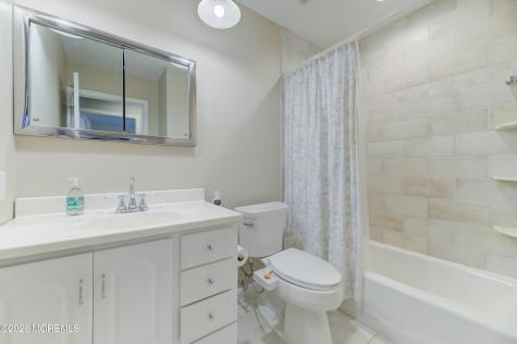 33 Imperia Place Aberdeen NJ 07747