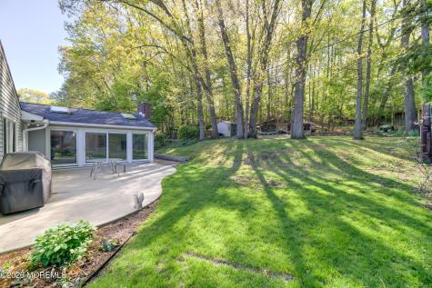 33 Imperia Place Aberdeen NJ 07747