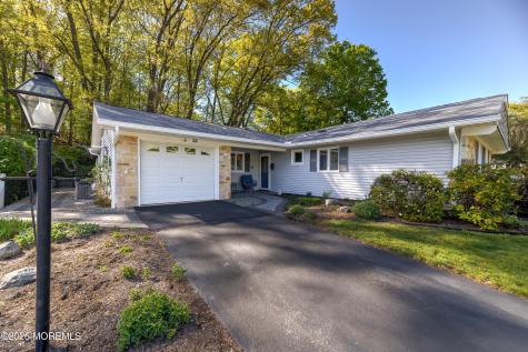 33 Imperia Place Aberdeen NJ 07747