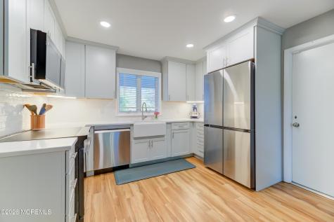 33 Imperia Place Aberdeen NJ 07747