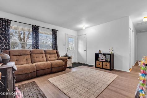 4 Mast Drive Barnegat NJ 08005