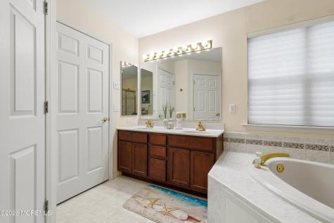 8 Casco Court Lakewood NJ 08701
