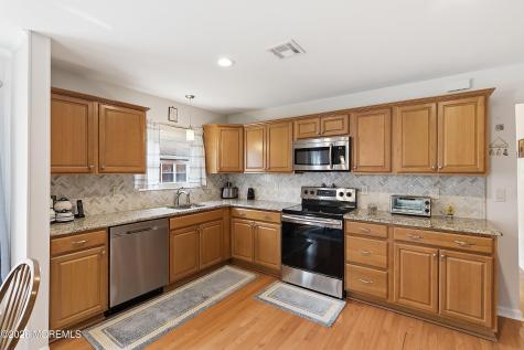 82 Barbuda Street Toms River NJ 08757