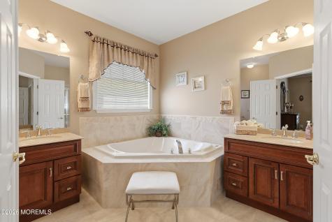 38 Banstead Way Jackson NJ 08527