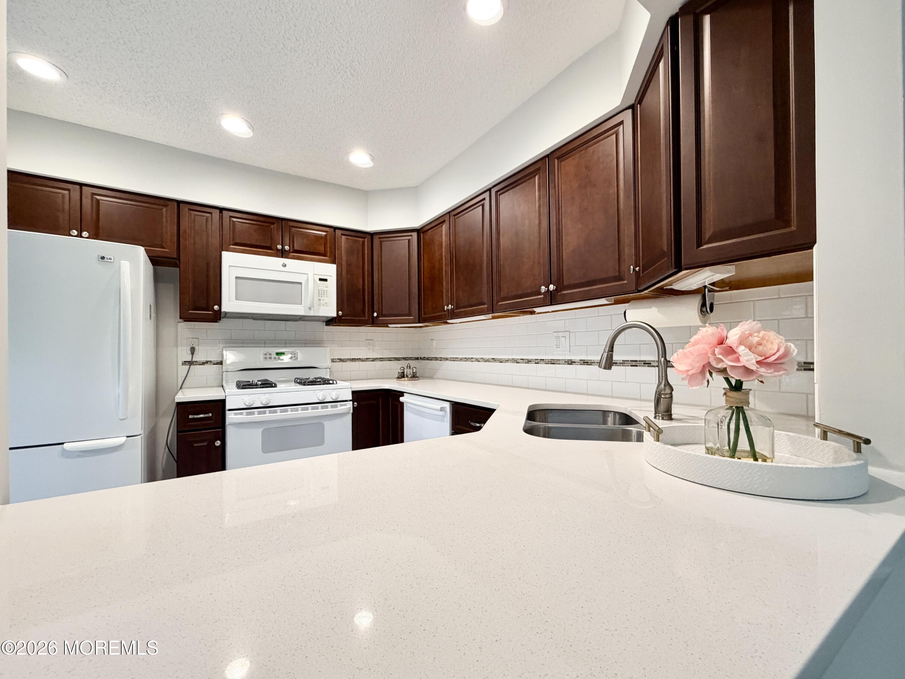 24 Abbey Lane Marlboro NJ 07746