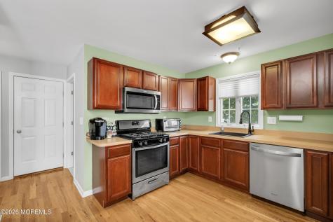 4 Wood Avenue Middletown NJ 07758