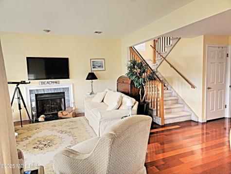 149 Glimmer Glass Circle Manasquan NJ 08736