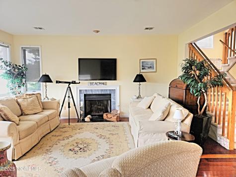 149 Glimmer Glass Circle Manasquan NJ 08736