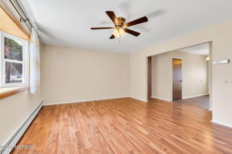 15 Chateux Lane Toms River NJ 08755