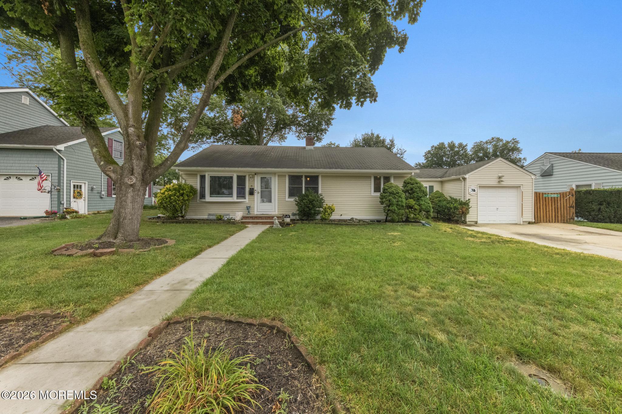 8 Meadowbrook Avenue Eatontown NJ 07724
