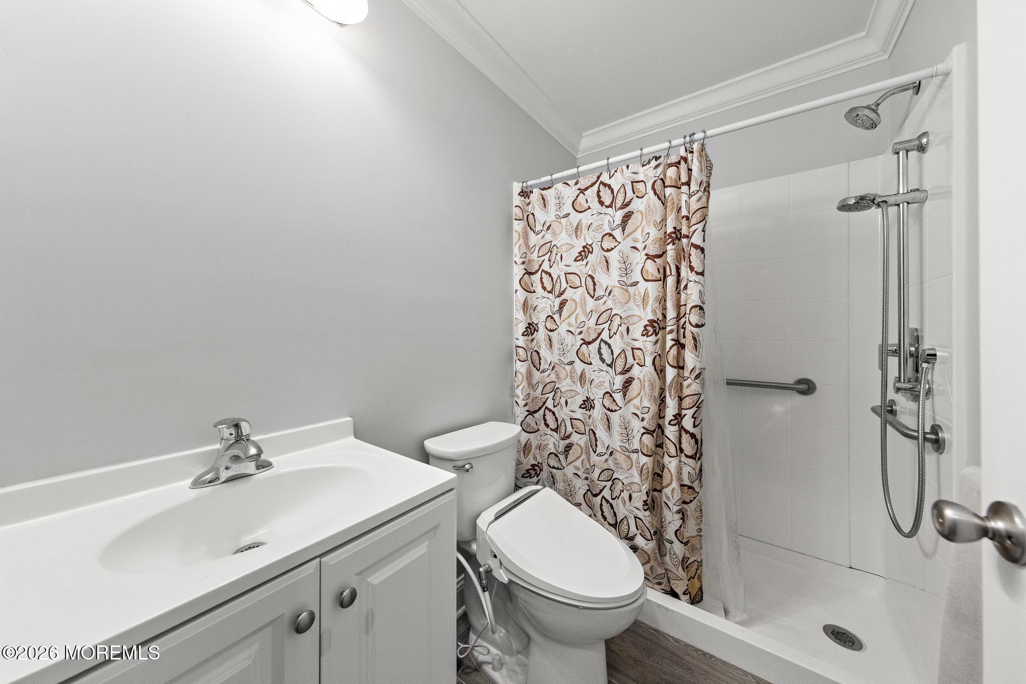 8 Meadowbrook Avenue Eatontown NJ 07724