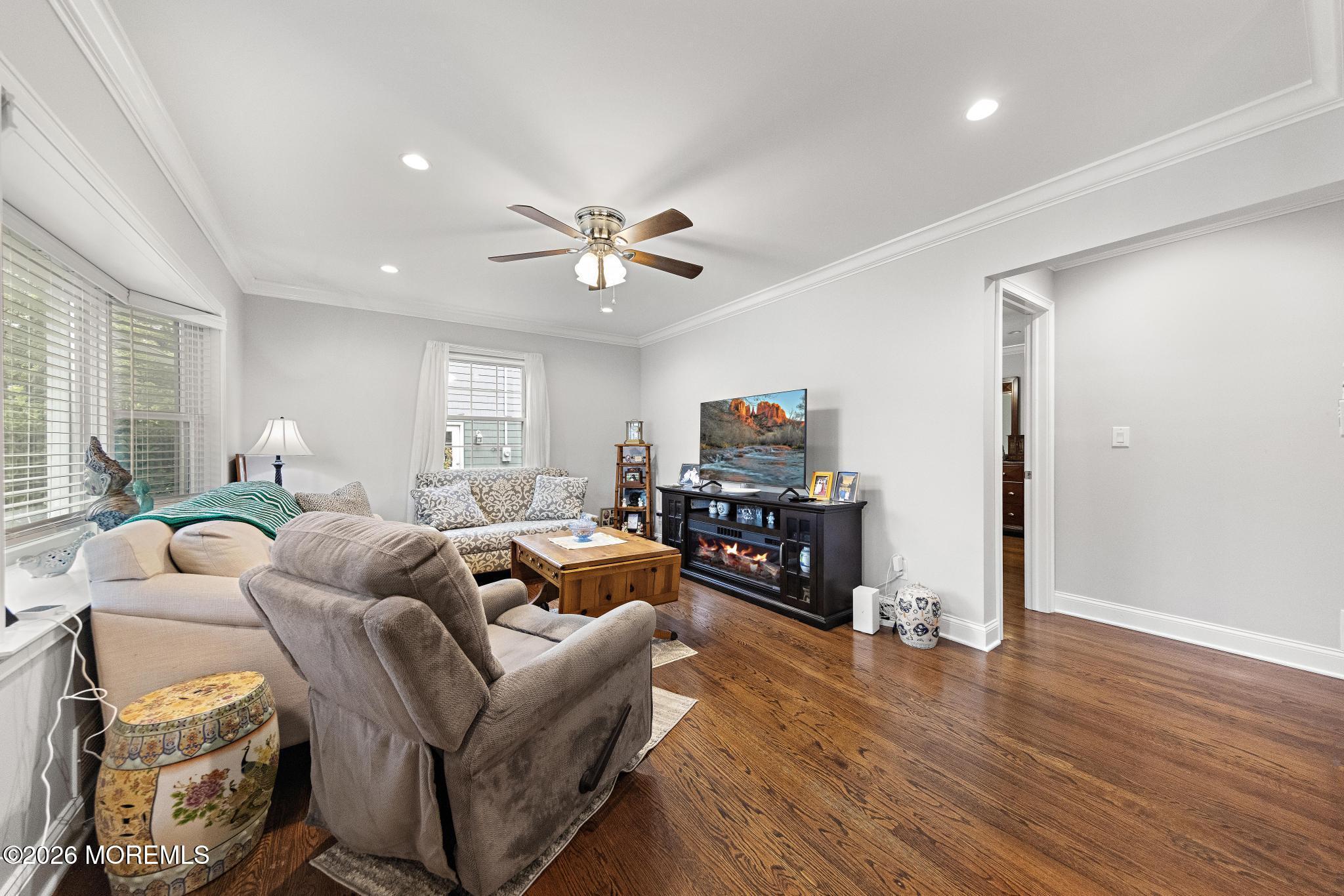 8 Meadowbrook Avenue Eatontown NJ 07724