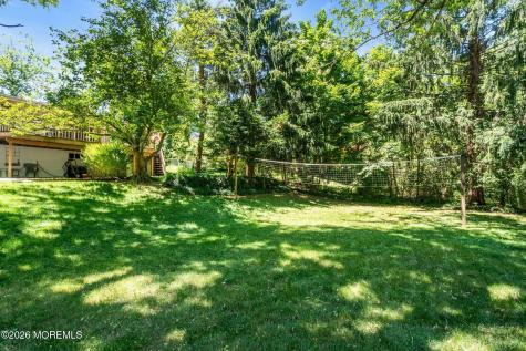 39 Court Drive Shrewsbury Boro NJ 07702