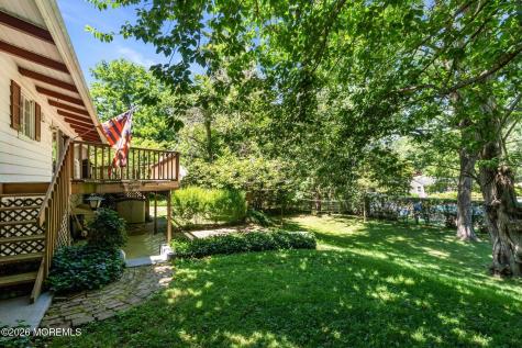39 Court Drive Shrewsbury Boro NJ 07702