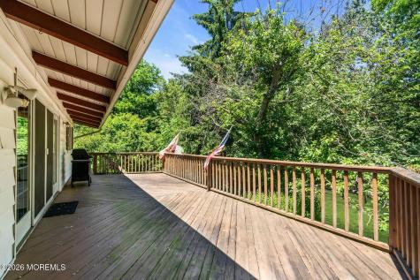 39 Court Drive Shrewsbury Boro NJ 07702