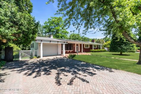 39 Court Drive Shrewsbury Boro NJ 07702