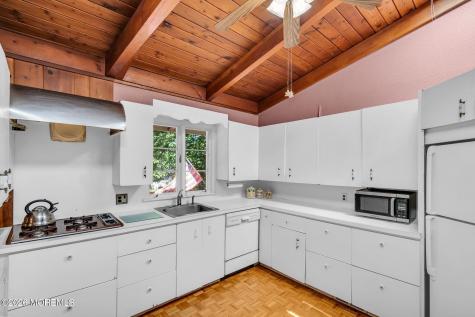 39 Court Drive Shrewsbury Boro NJ 07702