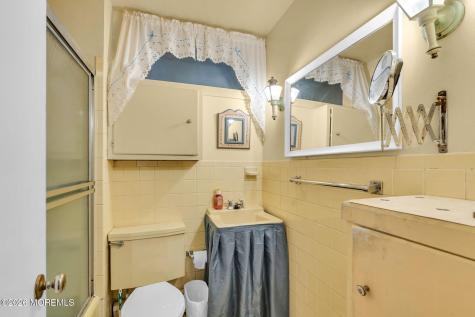 39 Court Drive Shrewsbury Boro NJ 07702